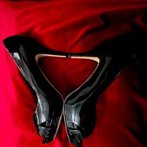 WHBM Black Patent 3 in Shoes Size 6